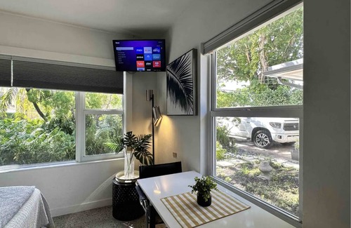 Lake Ridge Apartamento | Charming Studio Prime Location Steps from Beach
