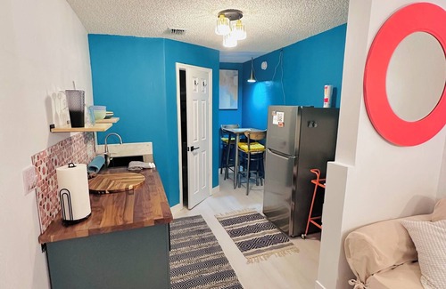 Southwest Apartamento | Charming Studio in Great Location, under 10 minutes to beach, downtown, airport