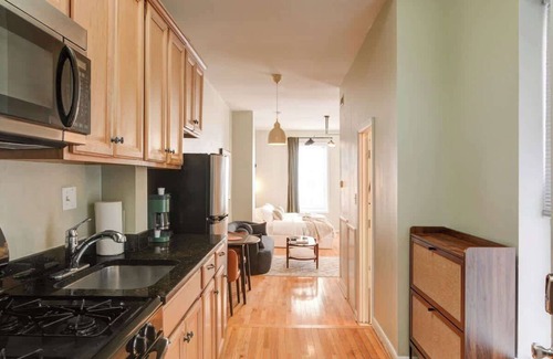 Center City East Apartamento | Charming Studio w/King Bed in Washington Square
