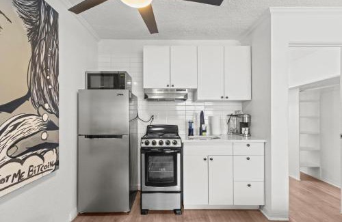 St. Petersburg - Clearwater Apartamento | Charming Studio with City Views in the Heart of St Pete