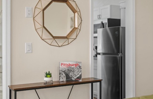 Pittsburgh Apartamento | Charming Studio with Sun Room Sleeps 4