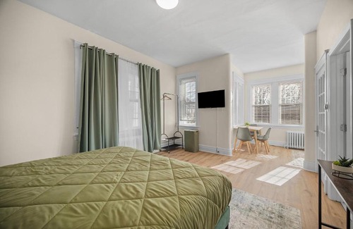 Pittsburgh Apartamento | Charming Studio with Sun Room Sleeps 4