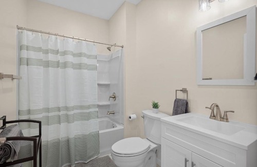 Pittsburgh Apartamento | Charming Studio with Sun Room Sleeps 4