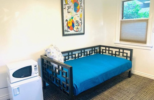 Altadena Apartamento | Charming studio with WiFi and AC in serene Altadena