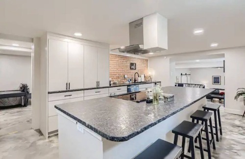 Old North End Casa | Colorado Escape-King Need-Spa Bath-Modern-Clean