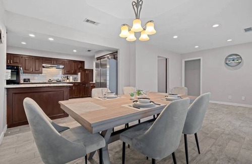 Allen Casa | Charming Stylish 4-bedroom house with in serene Allen