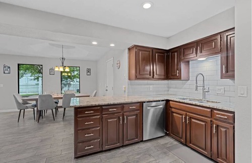 Allen Casa | Charming Stylish 4-bedroom house with in serene Allen