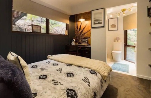 Wongawallan Chalet De Esquí | Charming Suite: 1-Bedroom Nature Getaway, with private hiking trails