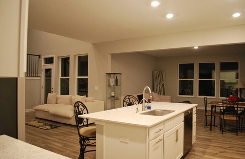 Maxwell Cama Y Desayuno | Charming Suite in a Spacious Shared Home in Fishers – Utilities included