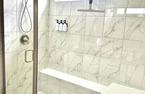 Maxwell Cama Y Desayuno | Charming Suite in a Spacious Shared Home in Fishers – Utilities included