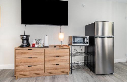 Kissimmee Casa | Charming Suite: Smart TV, Modern Amenities & Pool Access