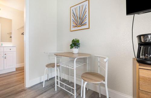 Kissimmee Casa | Charming Suite: Smart TV, Modern Amenities & Pool Access