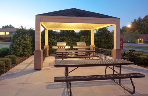 Libertyville Casa | Charming Suites w/ BBQ & Full Kitchen – Ideal Home Comfort for Your Stay