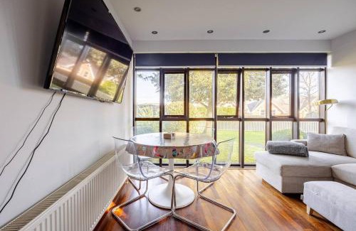 Fowey Casa | Charming Summerhouse Annexe in lush gardens in Fowey