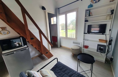Giens Apartamento | Encantador T1 completamente renovado, con gran terraza, en el corazón de Giens.