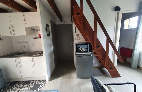 Giens Apartamento | Encantador T1 completamente renovado, con gran terraza, en el corazón de Giens.