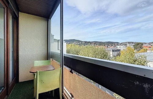 Chamalieres Apartamento | Charming T2 with Balcony and Garage