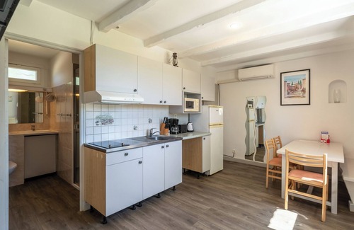 La Roque-sur-Pernes Condominio | Charming T3 Bastidon in residence