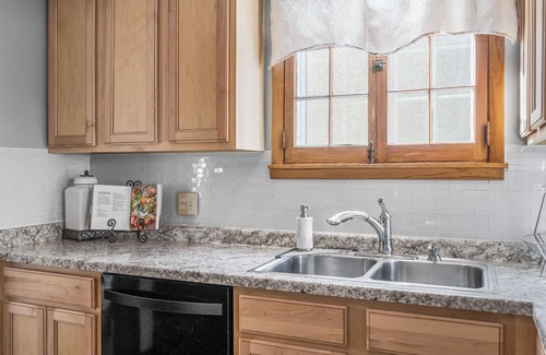 Southwest Minneapolis Casa | Charming Tangletown Georgian Colonial House, 8 mins to Downtown