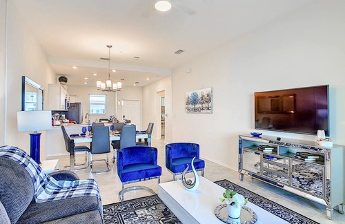 Kissimmee Condominio | Charming Themed Stay/Lakeview/2 Clubhouses Access
