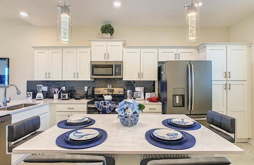 Kissimmee Condominio | Charming Themed Stay/Lakeview/2 Clubhouses Access