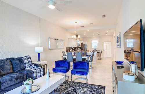 Kissimmee Condominio | Charming Themed Stay/Lakeview/2 Clubhouses Access