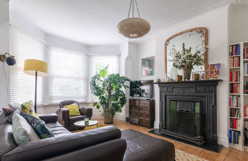 Dudden Hill Casa | Charming Three Bed Artist's House in Dollis Hill