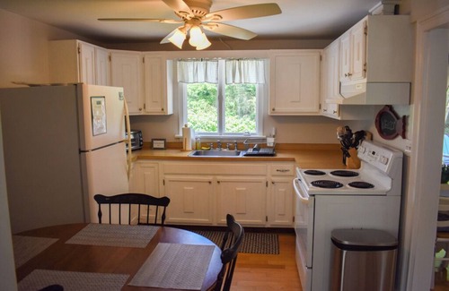 East Harwich Casa | Charming three bedroom home, only 2 miles to Jackknife Beach in Chatham