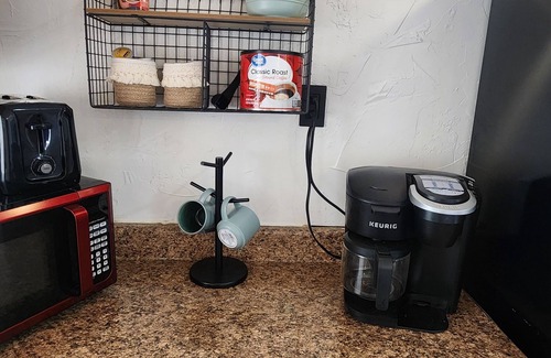 Duncan Cabina | Charming tiny home with AC in Duncan - perfect for a cozy getaway