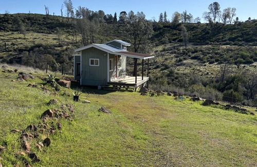 Paradise Cabaña | Charming Tiny House in Paradise with gorgeous views of the Sutter Buttes.