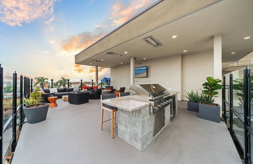 Bankers Hill Apartamento | Charming Top Floor Gem w/ City Ocean View in fabulous San Diego