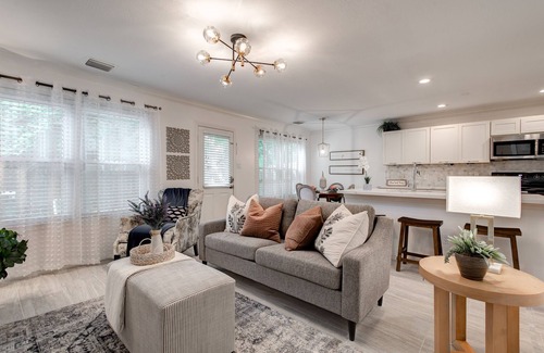 Alden Bridge Casa | Charming Townhome, 3 beds, 2.1 baths, 2 car garage