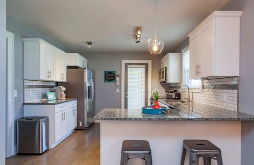 Woodbine Casa | Charming townhome less than 4 miles to Downtown! Unit A