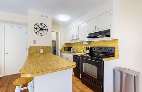 Brandy Wine Village South Casa | Charming townhome with patio, W/D, central AC, close to beach & golf