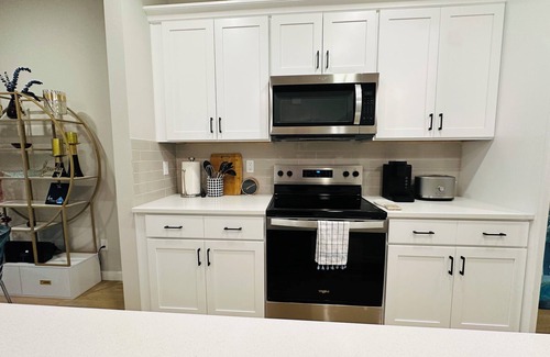 Witch Hazel Casa | Charming townhome with AC in Hillsboro