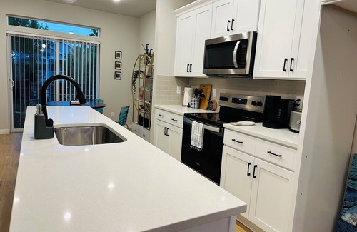Witch Hazel Casa | Charming townhome with AC in Hillsboro