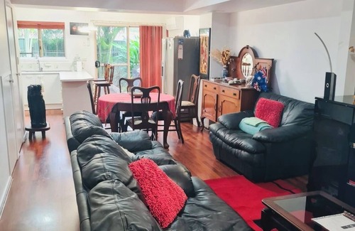 Tweed Heads Casa | Charming Townhouse. Relax in our warm, townhouse just 8 min Kirra Coolangatta.