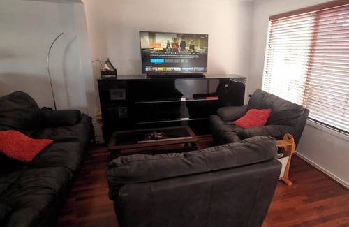 Tweed Heads Casa | Charming Townhouse. Relax in our warm, townhouse just 8 min Kirra Coolangatta.