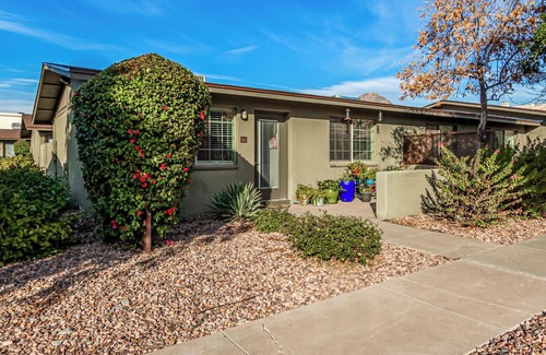 Camelback East Casa | Charming Townhouse in Sunny Central Phoenix