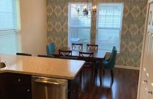 Mann Casa | Charming Townhouse Near Downtown Iowa City