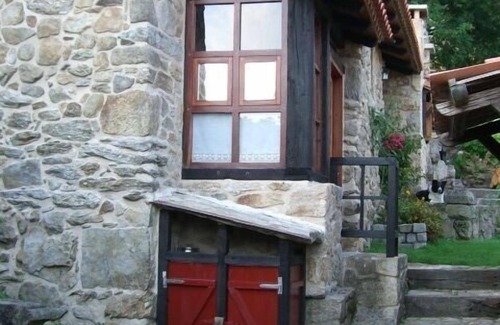 Poio Cabaña | Encantadora casa tradicional de piedra ubicado en el bosque minutos de la costa