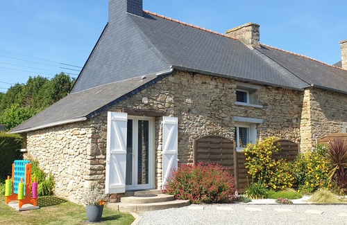 Plemet Cabaña | Charming traditional 2-Bed Cottage near Plemet