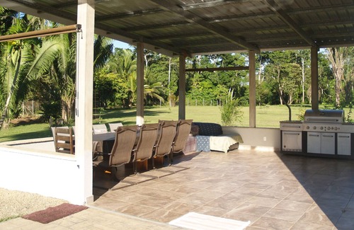 Armenia Casa | Escapada tropical con encanto con piscina, capacidad para 4