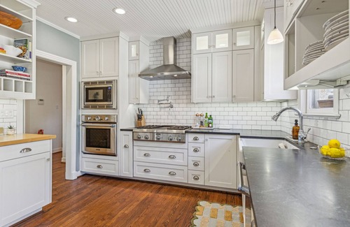 Hollywood - Santa Monica Casa | Charming Tudor in East Dallas Neighborhood