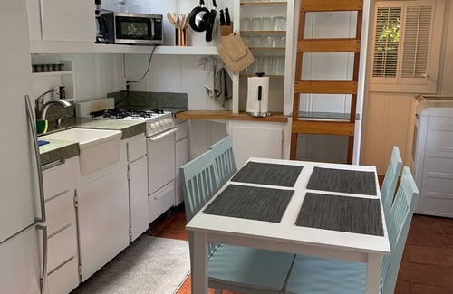 Eastside Santa Cruz Cabaña | Cottage con Encanto Twin Lakes Beach