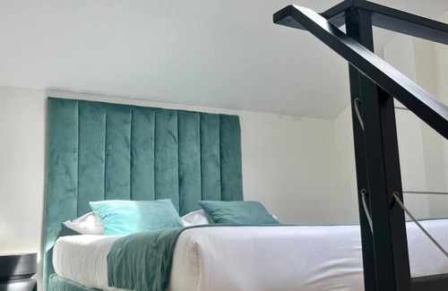 Levallois-Perret Apartamento | Charming two - Bedroom Duplex with WiFi & AC Near Paris in Levallois-Perret