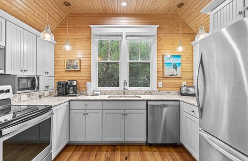 Cape Fear Station Casa | Charming two-bedroom cottage near East Beach