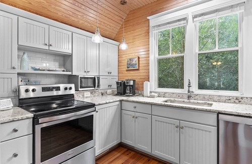 Cape Fear Station Casa | Charming two-bedroom cottage near East Beach
