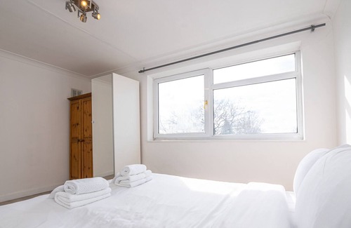 Alperton Apartamento | Vrbo Property