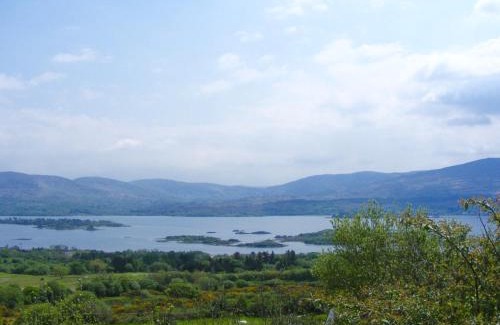 Templenoe Casa | Charming Two Bedroom Cottage with Magnificent Sea Views. 10 minutes from Kenmare